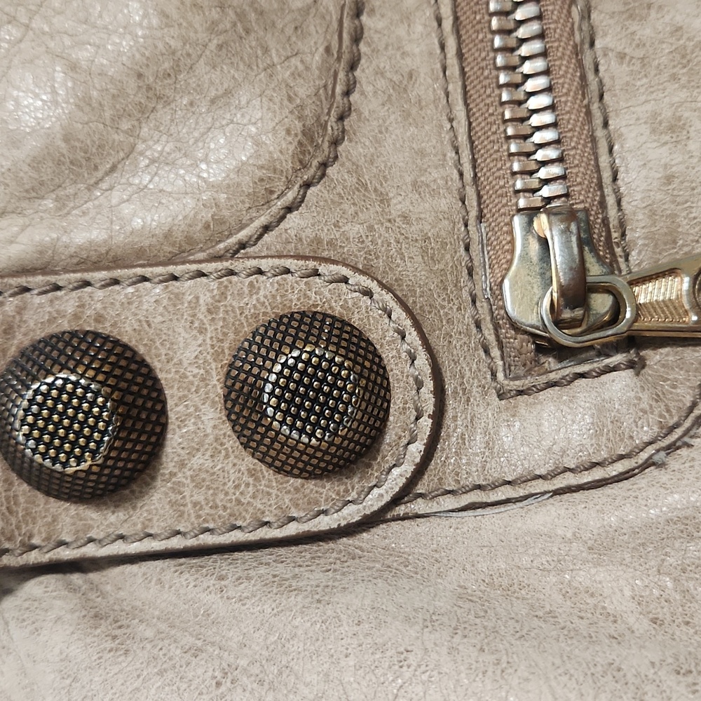 Cream Leather Balenciaga Bag - Picture 16 of 17